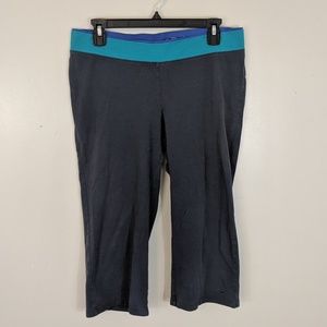 Champion Straight Leg Capri Yoga Pants Size Large
